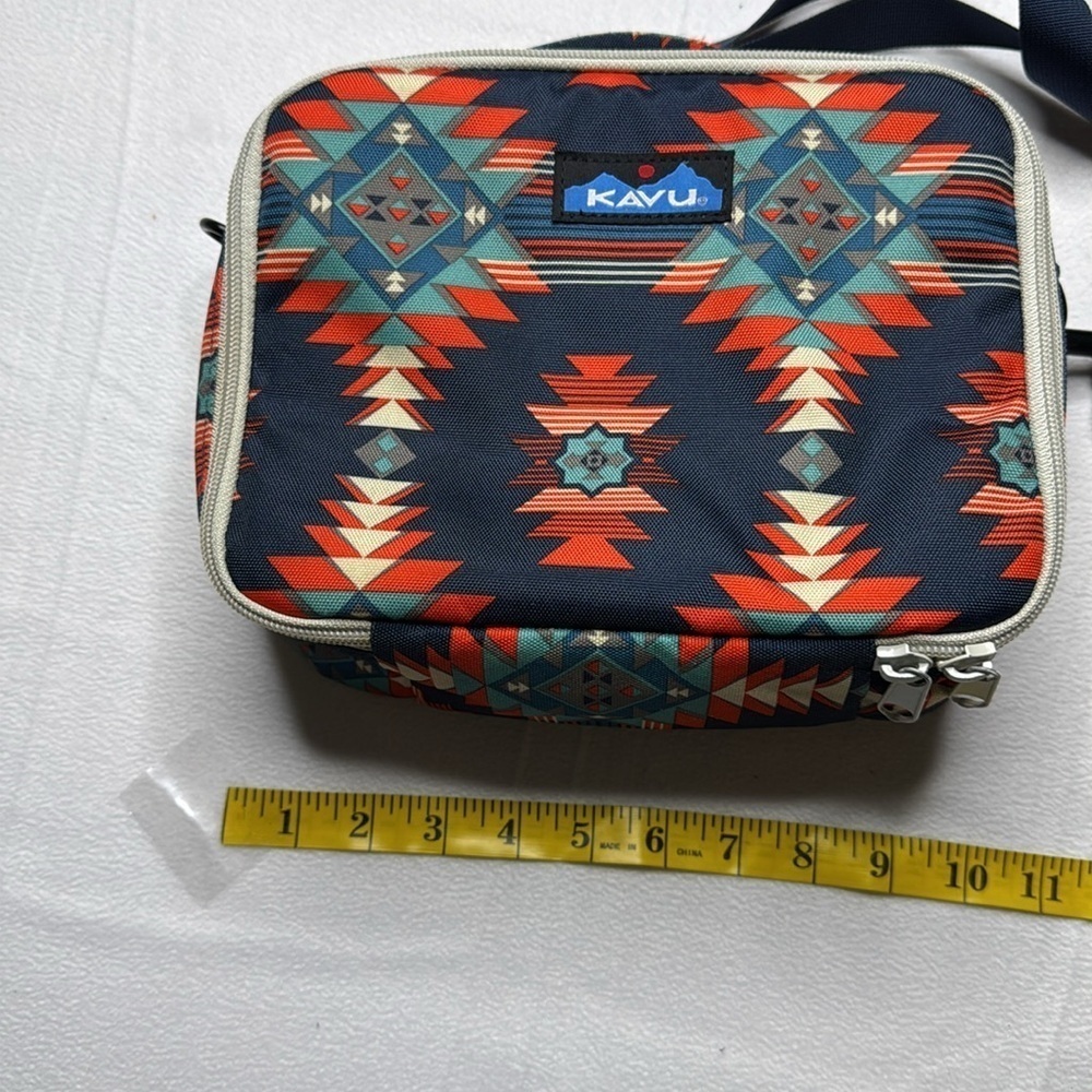 KAVU Lunch Box Insulated Padded Leak Proof Crossbody Meal Pack - Picture 3 of 5